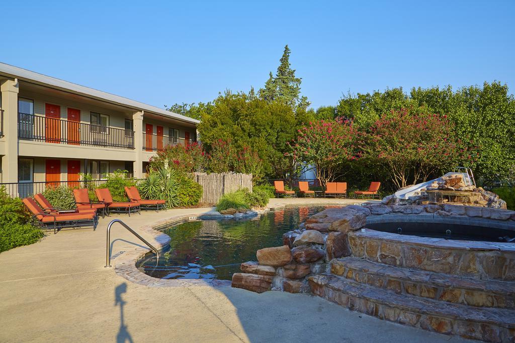 Fredericksburg Inn And Suites Exterior foto